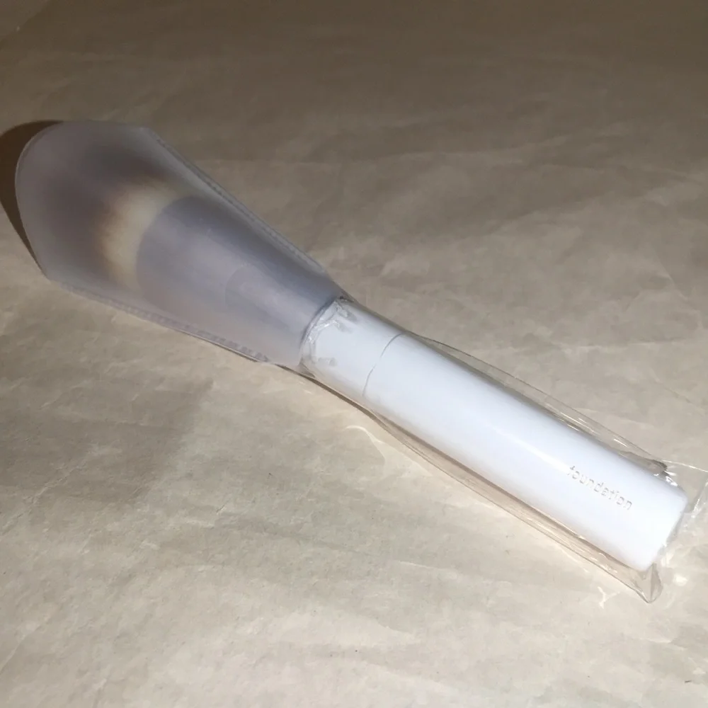 La Mer foundation brush Authentic